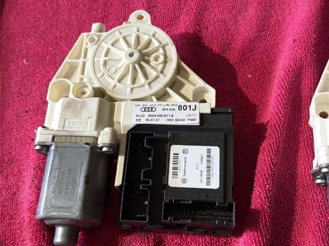 Bal első ablakemelő motor – Audi A3 8P – OE 8P0959801J