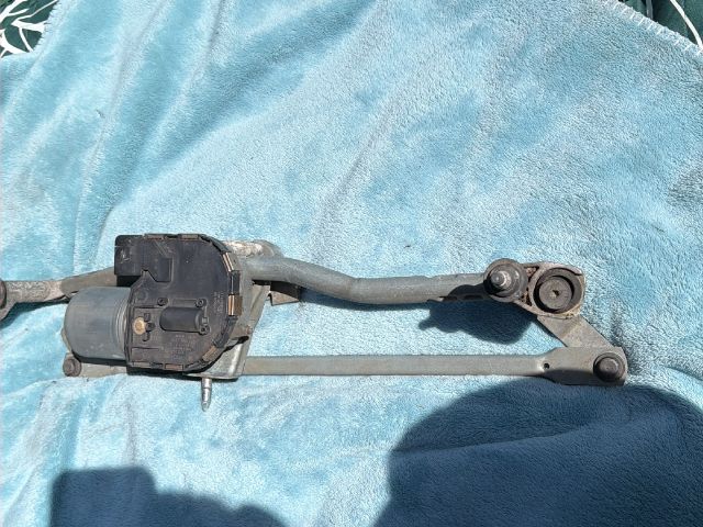 Első Ablaktörlő Szerkezet Motorral – Audi A3 8P – OE 8P1955119B