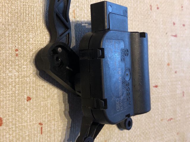 Fűtés Állító Motor – Audi A3 8P – OE 1K0907511B