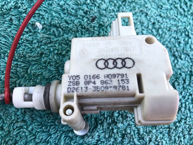 Központizár Motor Tankajtó – Audi A3 8P – OE 8P4862153