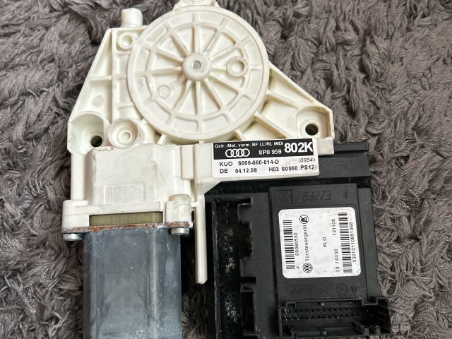 Jobb első ablakemelő motor – Audi A3 8P – OE 8P0959802K