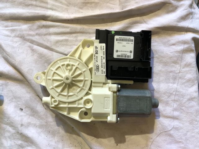 Bal hátsó ablakemelő motor – Audi A3 8P – OE 8P4959801F