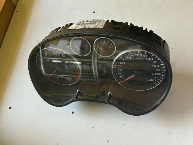 Kilométeróra-Benzin-3932 – Audi A3 8P – OE 8P0920930S