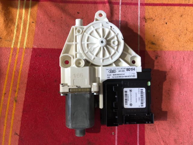 Bal első Ablakemelő Motor – Audi A3 8P – OE 8P0959801H