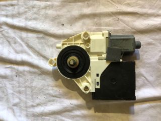 Jobb első ablakemelő motor – Audi A3 8P – OE 8P0959802A