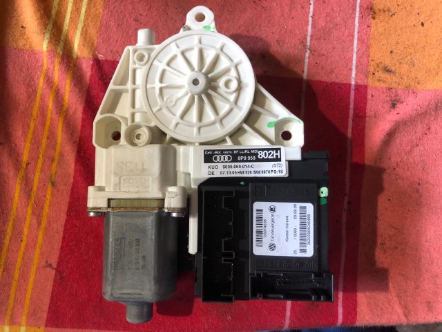 Jobb első ablakemelő motor – Audi A3 8P – OE 8P0959802H
