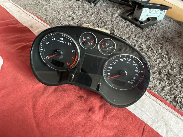 Kilométeróra-Facelift-Benzin - 8462, 7781,9242 – Audi A3 8P – OE 8P0920931T