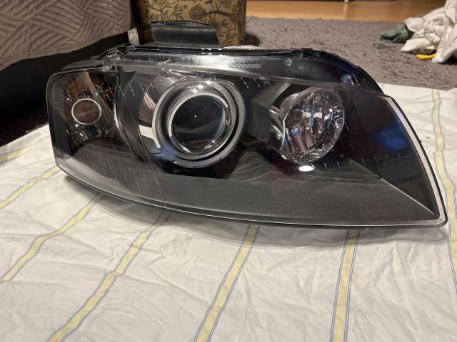 Jobb Xenon Fényszóró -Bixenon – Audi A3 8P – OE 8P0941004R