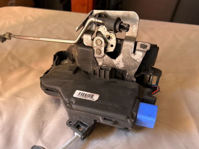 Bal Első Ajtózár – Audi A3 8P – OE 4E1837015