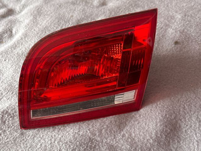 Jobb Belső Hátsó Lámpabúra -Facelift – Audi A3 8P – OE 8P4945094D
