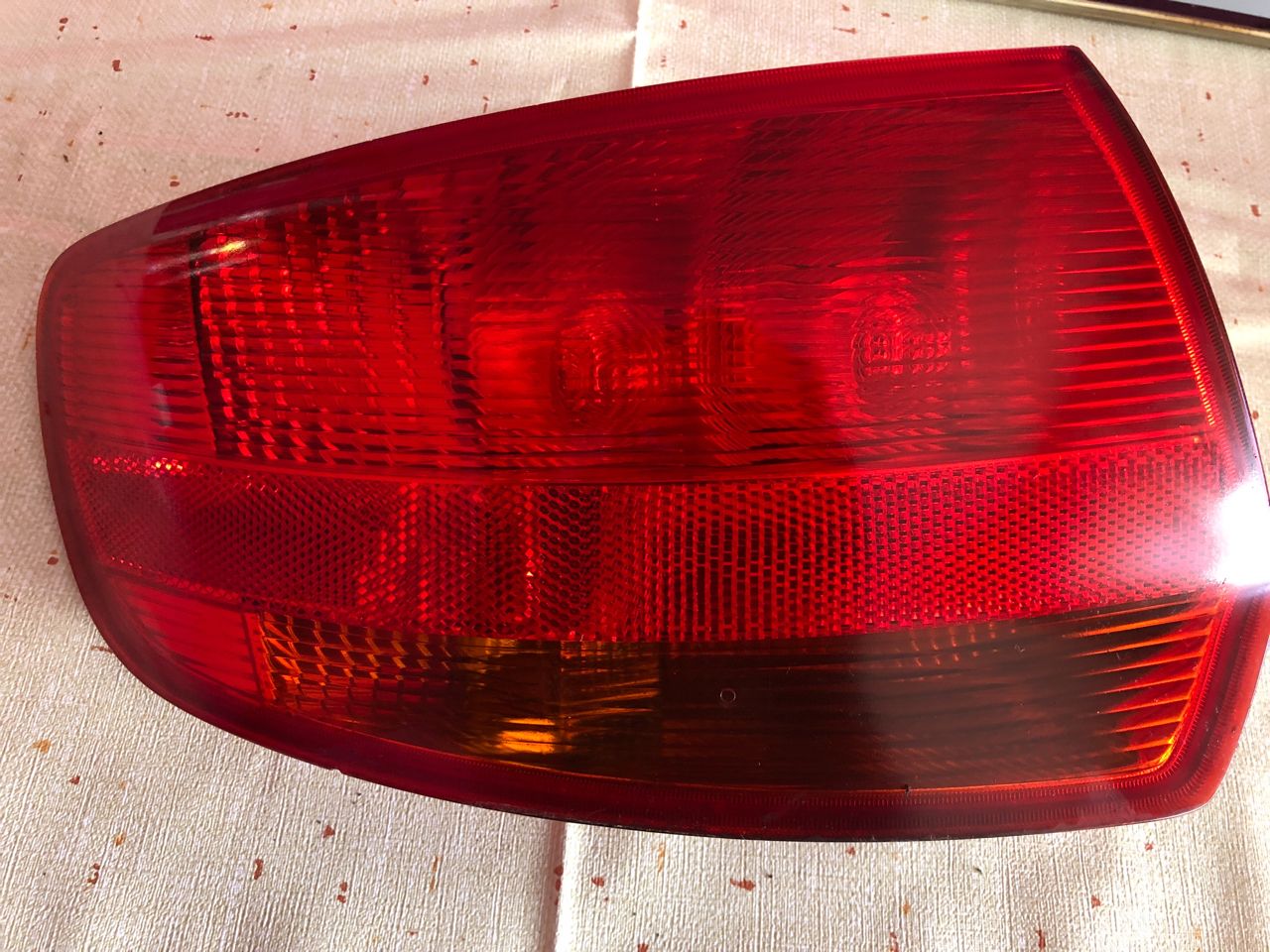 Bal Külső Hátsó Lámpabúra – Audi A3 8P – OE 8P4945095