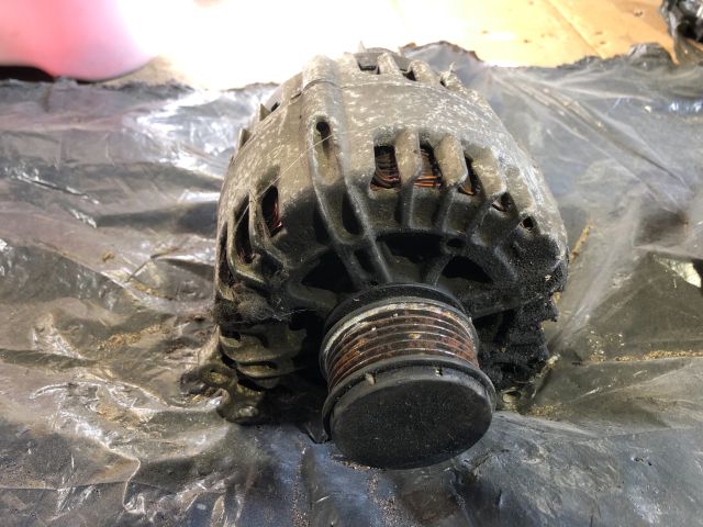 Generátor - 2.0 TDI – Audi A3 8P – OE 03L903023A