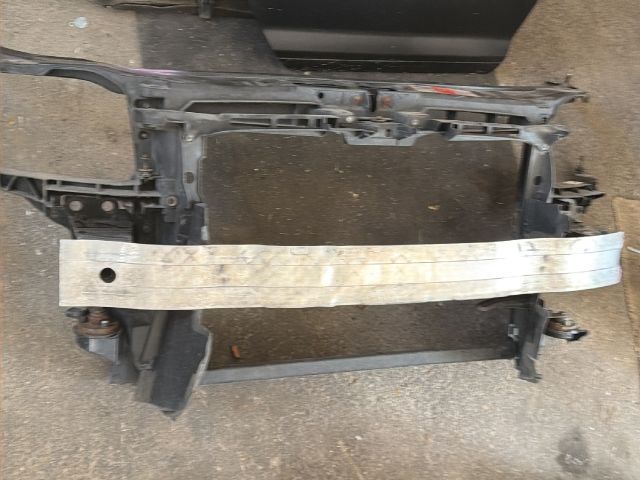 Homlokfal - lökvassal, tartóval- Nagymaszkos – Audi A3 8P – OE 8P0805594A